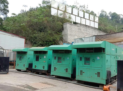 广灵先进的应急发电机系统中智能监测和控制系统如何确保电压稳定？